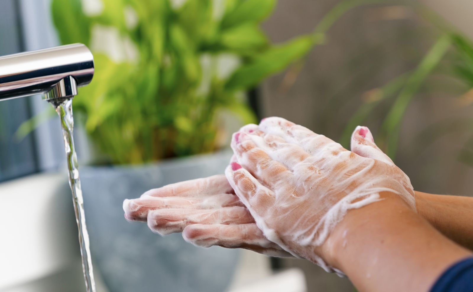 感染症対策のために手洗いを